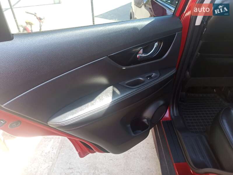 Внедорожник / Кроссовер Nissan Rogue 2017 в Романове