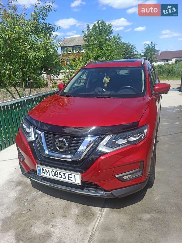 Внедорожник / Кроссовер Nissan Rogue 2017 в Романове