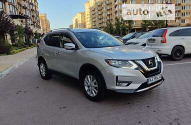 Внедорожник / Кроссовер Nissan Rogue 2018 в 
