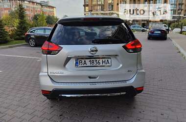 Внедорожник / Кроссовер Nissan Rogue 2018 в 