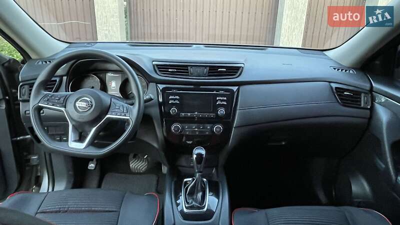 Позашляховик / Кросовер Nissan Rogue 2017 в Петровому