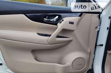 Внедорожник / Кроссовер Nissan Rogue 2017 в 