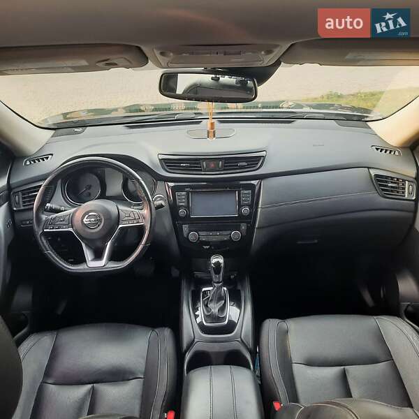 Позашляховик / Кросовер Nissan Rogue 2017 в Рівному