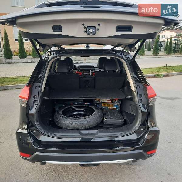 Позашляховик / Кросовер Nissan Rogue 2017 в Рівному