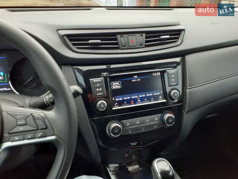 Внедорожник / Кроссовер Nissan Rogue 2018 в Глухове