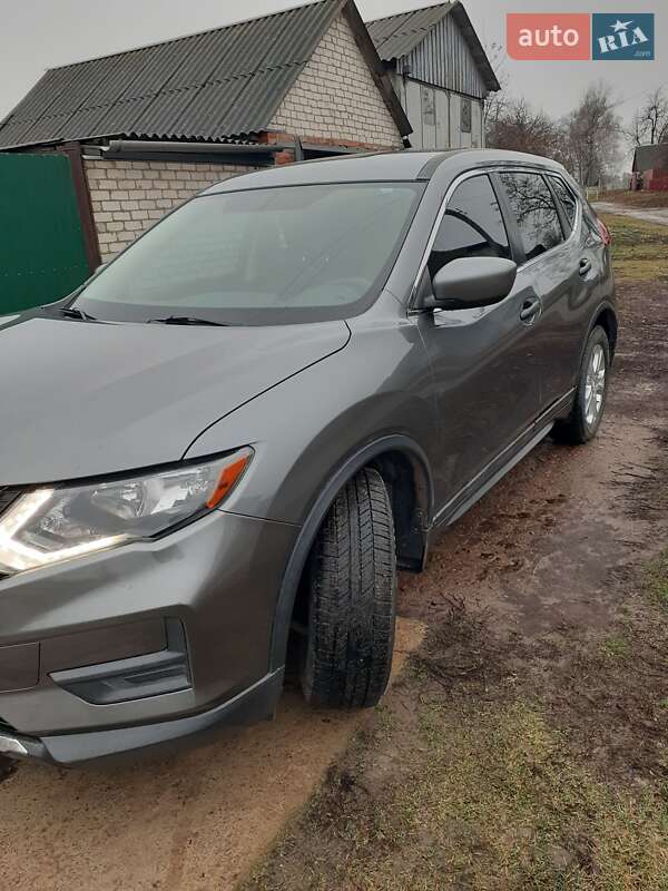 Внедорожник / Кроссовер Nissan Rogue 2018 в Глухове