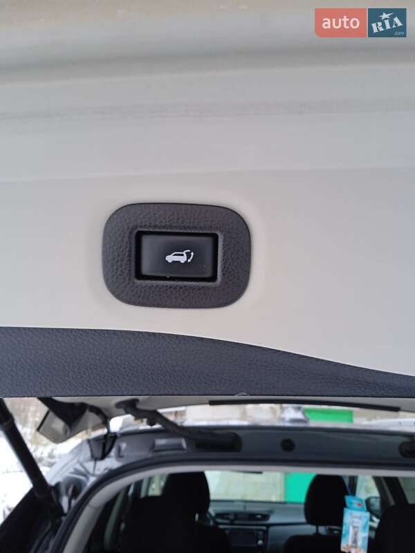 Внедорожник / Кроссовер Nissan Rogue 2016 в Житомире