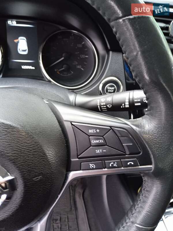 Внедорожник / Кроссовер Nissan Rogue 2016 в Житомире