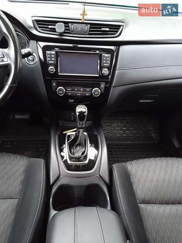 Внедорожник / Кроссовер Nissan Rogue 2016 в Житомире