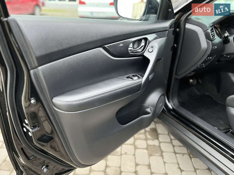 Позашляховик / Кросовер Nissan Rogue 2018 в Івано-Франківську