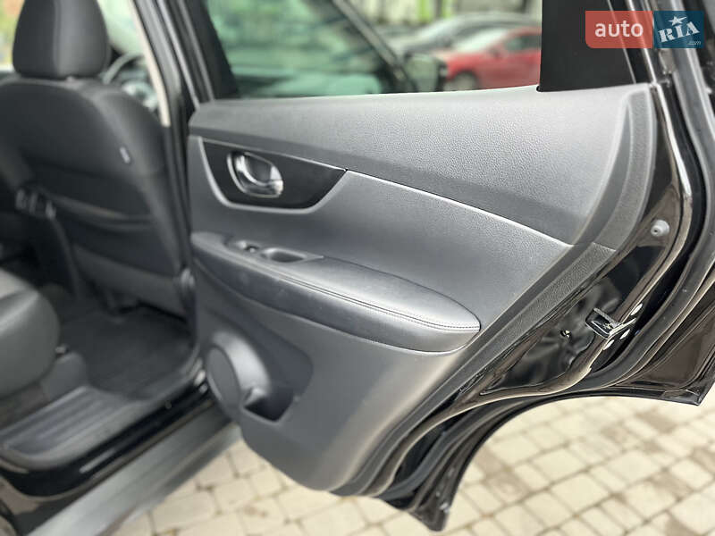 Позашляховик / Кросовер Nissan Rogue 2018 в Івано-Франківську