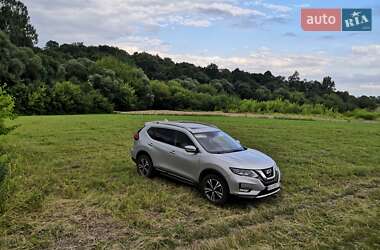 Внедорожник / Кроссовер Nissan Rogue 2017 в 