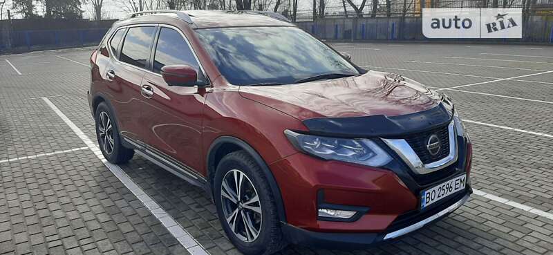 Внедорожник / Кроссовер Nissan Rogue 2017 в Тернополе