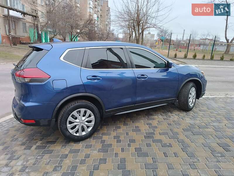 Внедорожник / Кроссовер Nissan Rogue 2019 в Александрие
