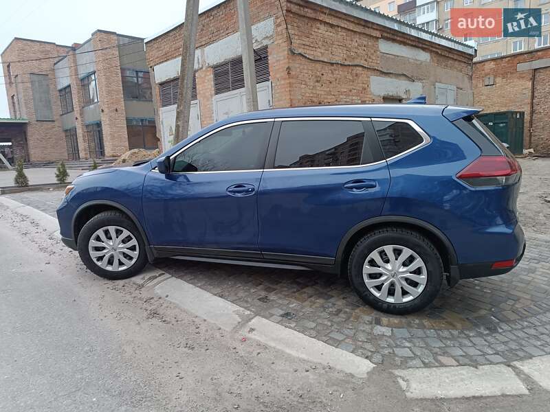 Внедорожник / Кроссовер Nissan Rogue 2019 в Александрие