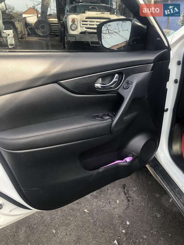 Позашляховик / Кросовер Nissan Rogue 2015 в Миколаєві