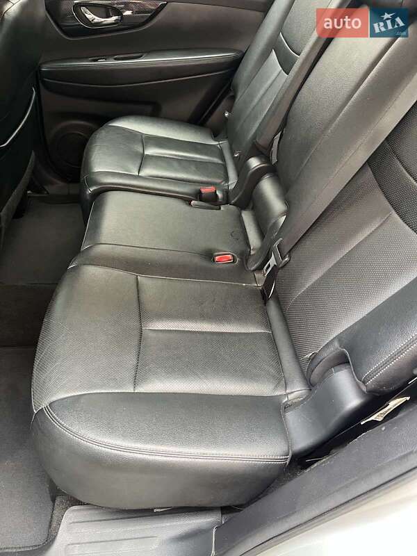 Внедорожник / Кроссовер Nissan Rogue 2016 в Черновцах