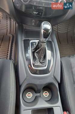 Внедорожник / Кроссовер Nissan Rogue 2016 в Черкассах