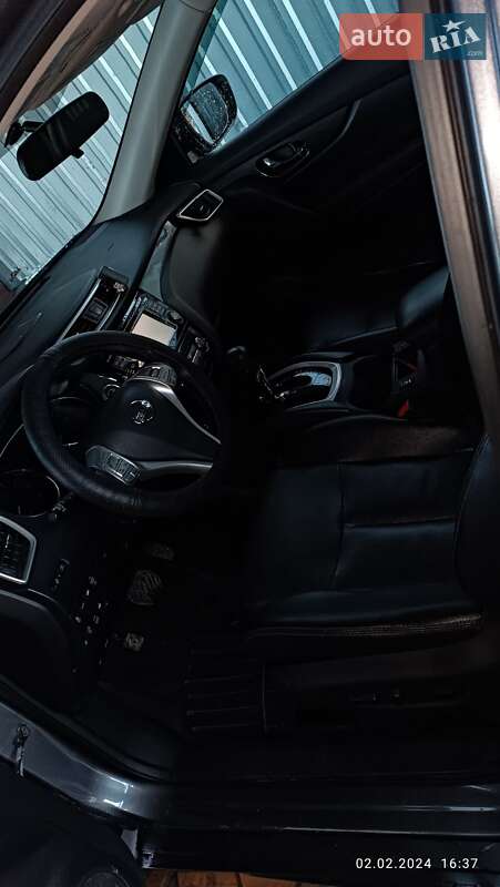 Позашляховик / Кросовер Nissan Rogue 2015 в Первомайську