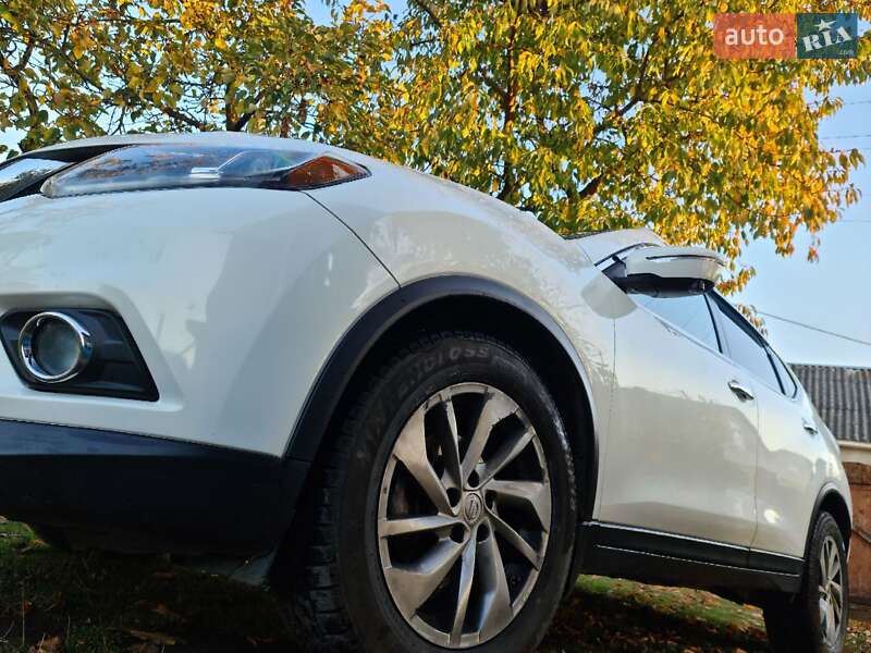 Внедорожник / Кроссовер Nissan Rogue 2014 в Черновцах