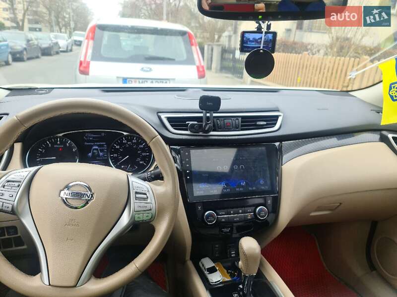 Внедорожник / Кроссовер Nissan Rogue 2014 в Черновцах