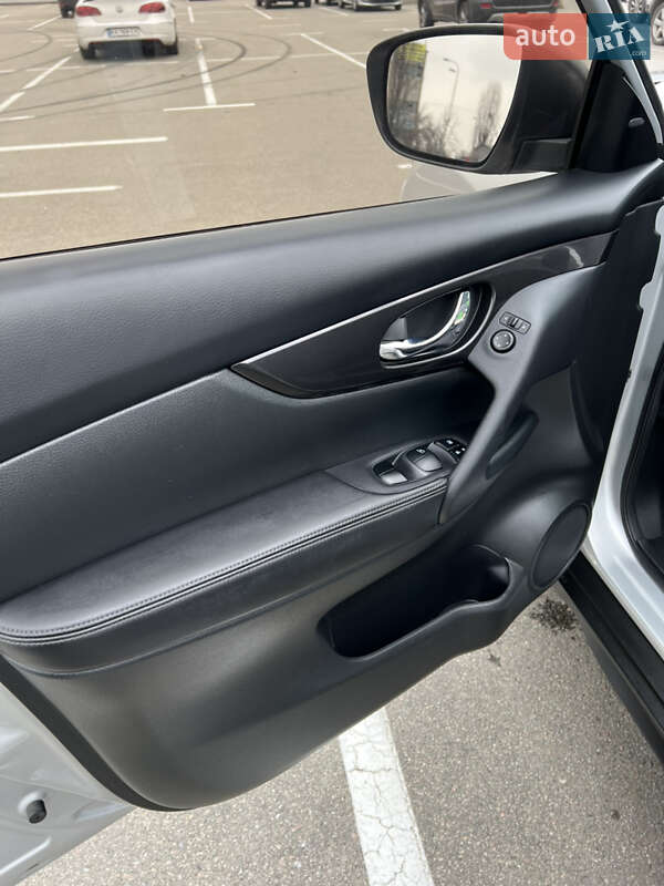 Внедорожник / Кроссовер Nissan Rogue 2019 в Киеве