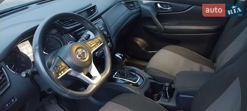 Позашляховик / Кросовер Nissan Rogue 2017 в Томашполі