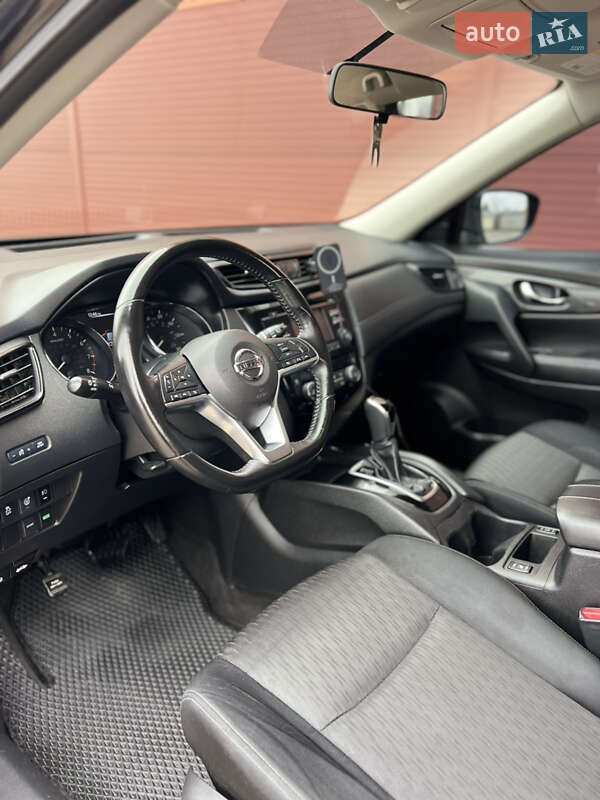 Позашляховик / Кросовер Nissan Rogue 2017 в Гайсину