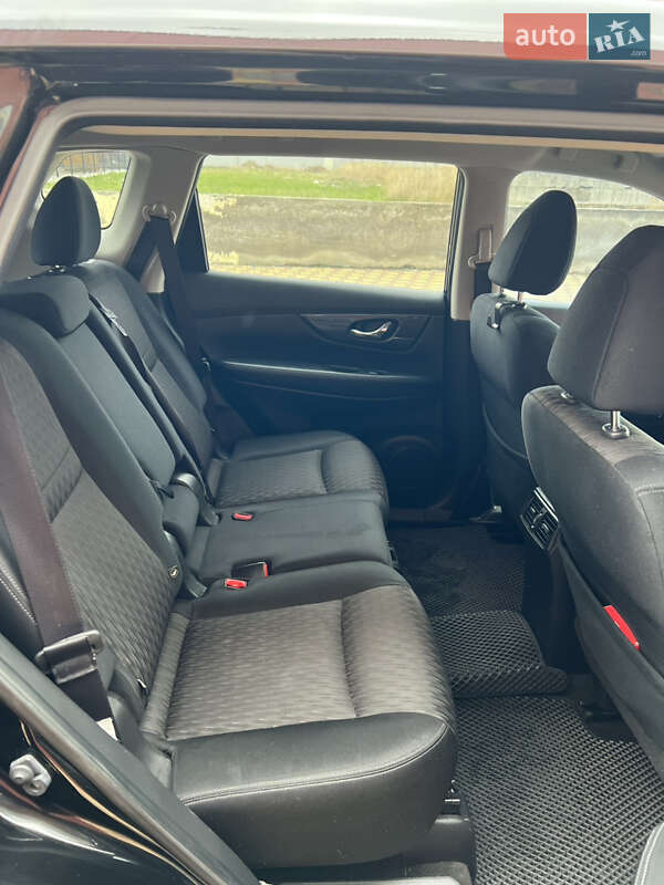 Позашляховик / Кросовер Nissan Rogue 2017 в Гайсину