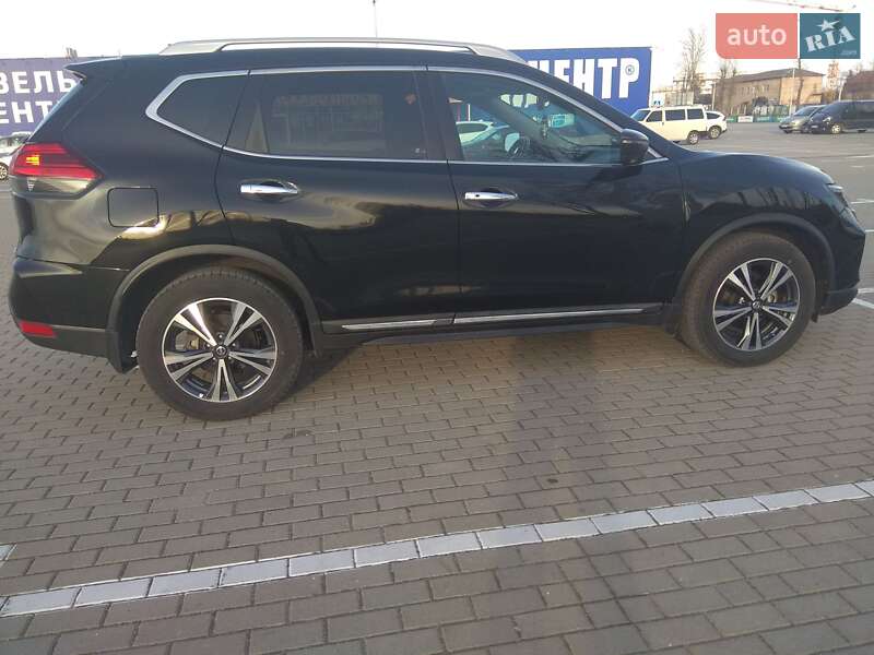 Внедорожник / Кроссовер Nissan Rogue 2017 в Виннице