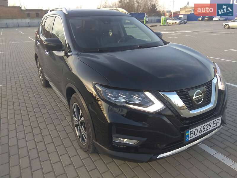 Внедорожник / Кроссовер Nissan Rogue 2017 в Виннице