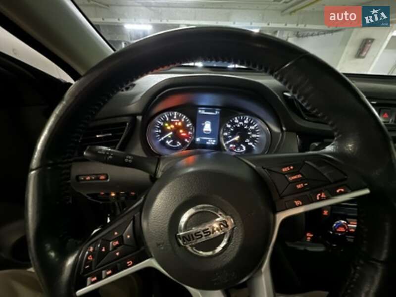 Позашляховик / Кросовер Nissan Rogue 2017 в Одесі