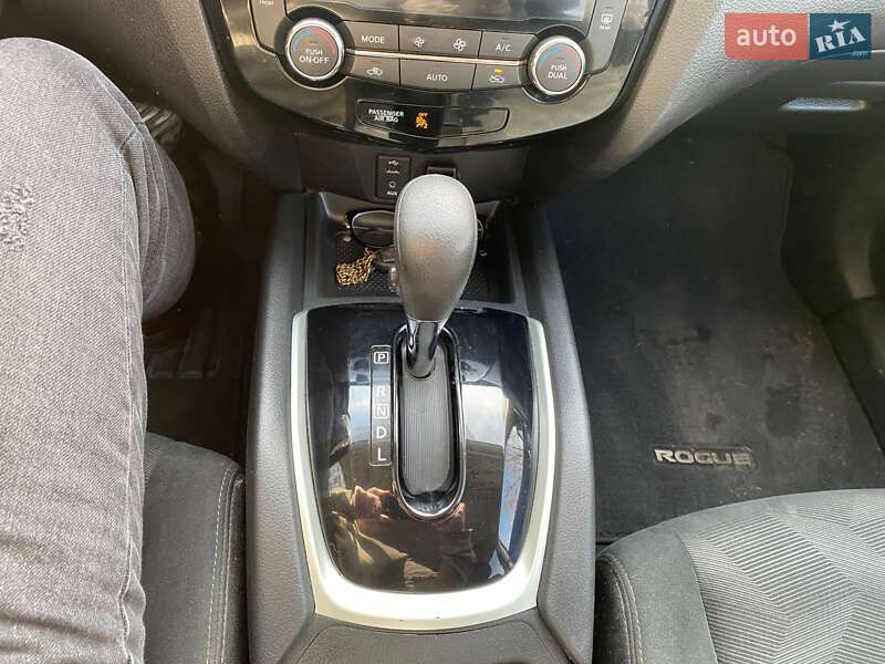Внедорожник / Кроссовер Nissan Rogue 2016 в Кременчуге