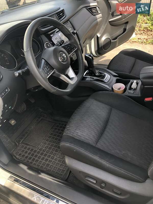 Позашляховик / Кросовер Nissan Rogue 2017 в Сокалі