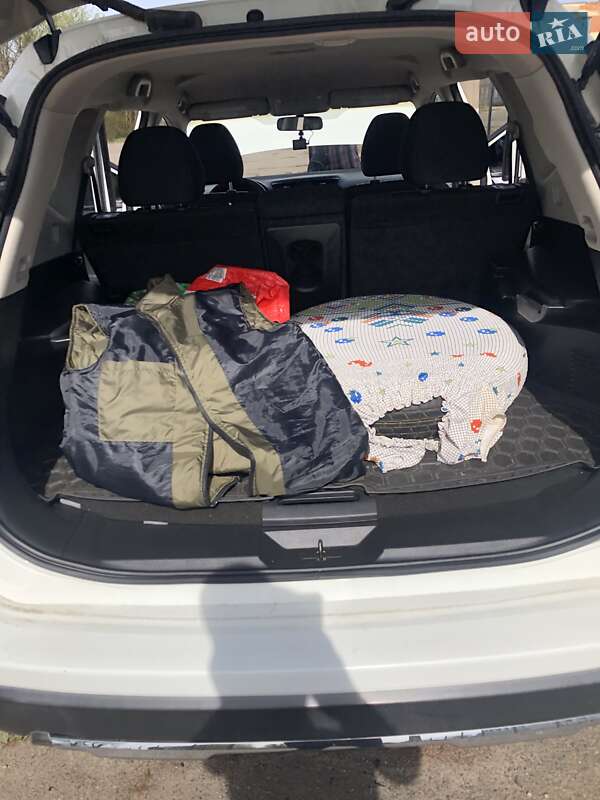 Позашляховик / Кросовер Nissan Rogue 2017 в Сокалі