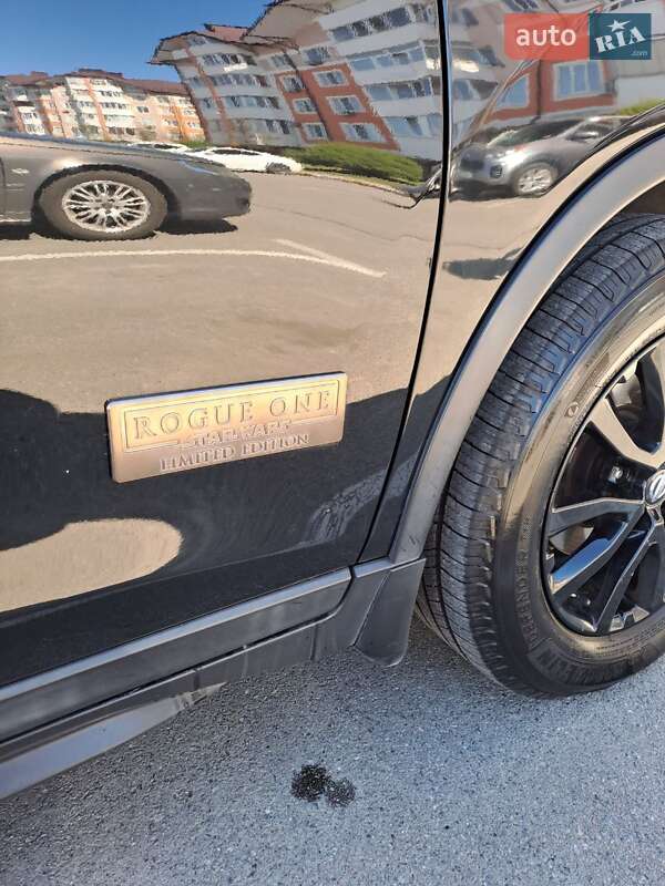 Позашляховик / Кросовер Nissan Rogue 2016 в Києві