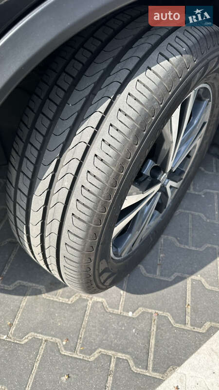 Позашляховик / Кросовер Nissan Rogue 2017 в Києві