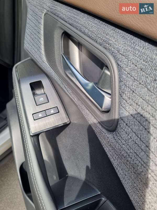 Внедорожник / Кроссовер Nissan Rogue 2023 в Киеве