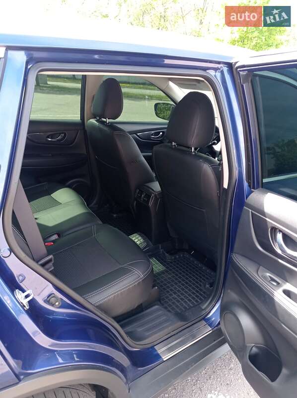 Внедорожник / Кроссовер Nissan Rogue 2017 в Кривом Роге