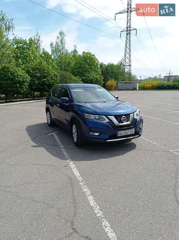 Внедорожник / Кроссовер Nissan Rogue 2017 в Кривом Роге
