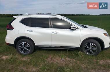 Внедорожник / Кроссовер Nissan Rogue 2018 в 