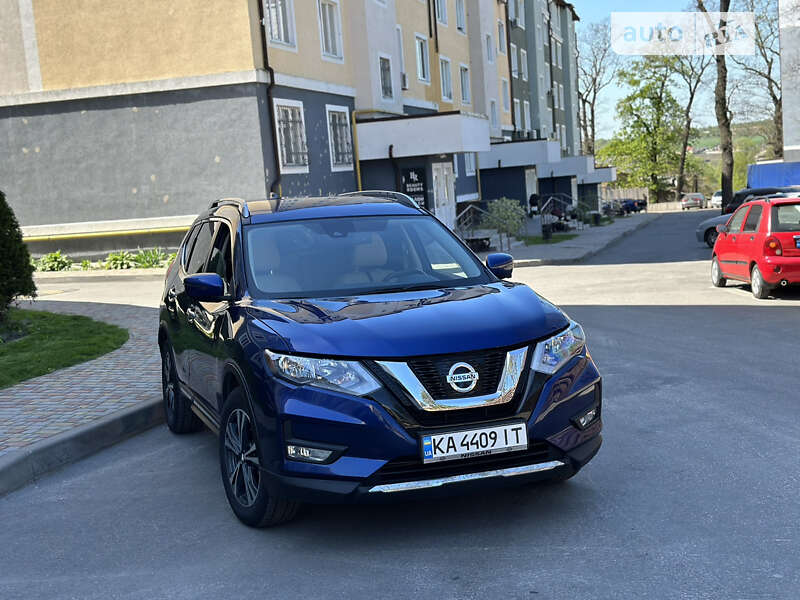 Внедорожник / Кроссовер Nissan Rogue 2017 в Ирпене