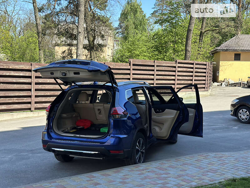 Внедорожник / Кроссовер Nissan Rogue 2017 в Ирпене