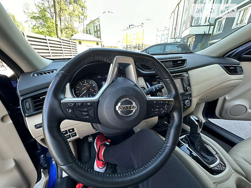 Внедорожник / Кроссовер Nissan Rogue 2017 в Ирпене