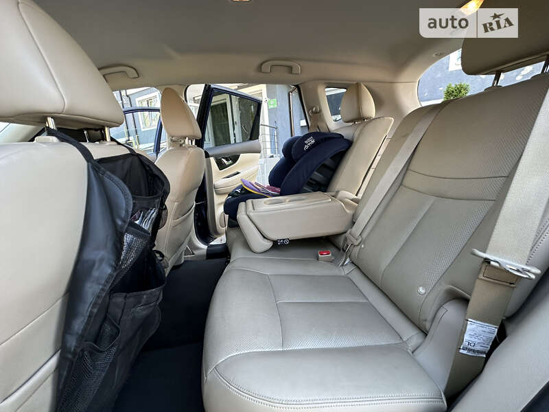 Внедорожник / Кроссовер Nissan Rogue 2017 в Ирпене