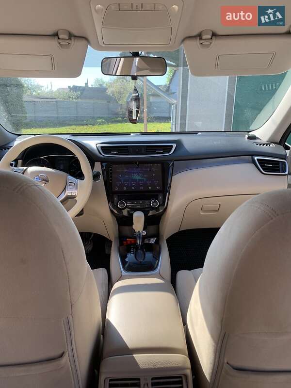 Позашляховик / Кросовер Nissan Rogue 2015 в Рокитному