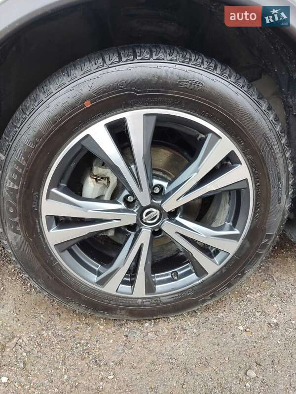 Внедорожник / Кроссовер Nissan Rogue 2017 в Львове