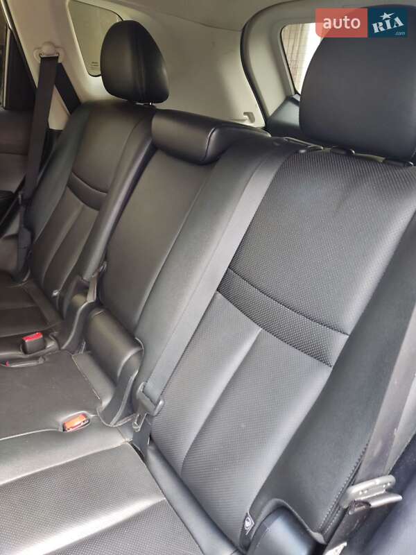 Внедорожник / Кроссовер Nissan Rogue 2017 в Львове