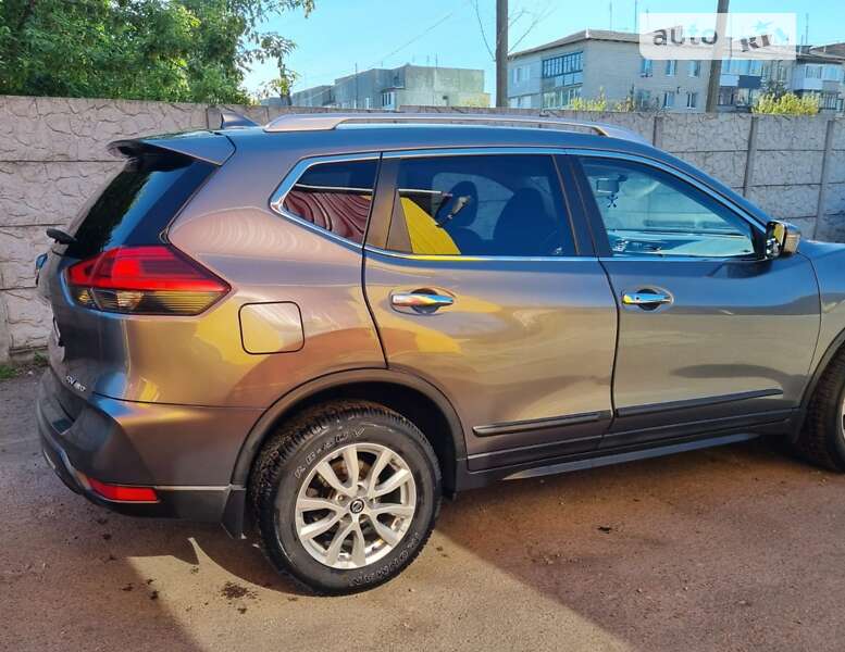 Позашляховик / Кросовер Nissan Rogue 2017 в Коростишеві