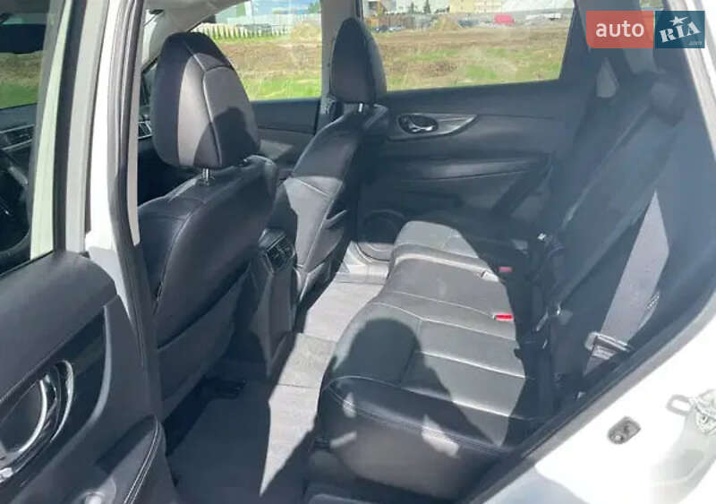 Внедорожник / Кроссовер Nissan Rogue 2016 в Киеве